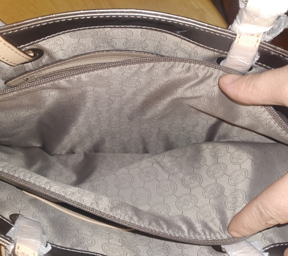 Michael Kors Signature E/W Tote - Picture 4 of 10